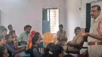 మైదుకూరు: విద్యార్థులు క్రమశిక్షణతో ముందుకెళ్లి మంచి పౌరులుగా ఎదగాలి: హ్యూమన్ ట్రాఫికింగ్ యూనిట్ సీఐ బాషా