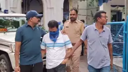 বর্ধমান ১: বিদেশে কাজে পাঠানোর আশ্বাস দিয়ে ১০ লক্ষ টাকা হাতানোর অভিযোগে বর্ধমান থেকে এক প্রতারককে গ্রেপ্তার করলো ডংরি পুলিশ