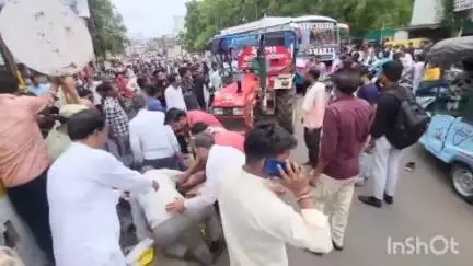 विदिशा नगर: सिविल लाइंस में ओवरब्रिज के पास ट्रैक्टर ने बाइक को टक्कर मारी, शाम 7 बजे तक थाने में शिकायत नहीं