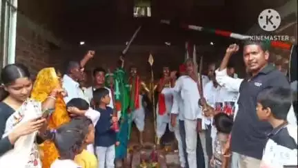 पथरगामा: सोनारचक ग्राम में हुल दिवस पर गुमनाम शहीद राजवीर सिंह व हरदेव सिंह की प्रतिमा पर किया गया माल्यार्पण