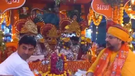 अलीराजपुर: नगर में भगवान जगन्नाथ निकले प्रजा का हाल जानने, जनप्रतिनिधियों ने झाड़ू लगाकर यात्रा का किया शुभारंभ