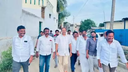 నీలకంఠరావుపేట ప్రజలు,రైతులతో మమేకమైన వైఎస్ఆర్ సిపి రాష్ట్ర ప్రధాన కార్యదర్శి శ్రీకాంత్ రెడ్డి