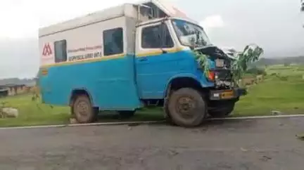 गुमला: डोबडोबी के पास ब्रेकडाउन ट्रक को पिकअप ने मारी टक्कर, चालक बाल-बाल बचा