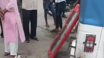 फरीदपुर: फरीदपुर के टोल प्लाजा पर बाइक और ऑटो की भिड़ंत, आधा दर्जन ऑटो सवार और बाइक सवार हुए घायल
