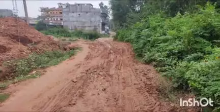 प्रतापपुर: नगर पंचायत वार्ड क्रमांक 6 में सड़क खराब होने से लोगों को हो रही बड़ी समस्याएं