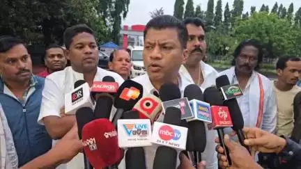 ନବରଙ୍ଗପୁର ପୋଲିସ ଷ୍ଟେସନ: ଝରୀଗାଁ ରେ ଜବରଦଖଲ ଉଛେଦ କୁ ନେଇ ଅସନ୍ତୋଷ ବଢୁଥିବା ଜିଲ୍ଲାପାଳଙ୍କ କାର୍ଯ୍ୟାଳୟରେ ମତ ଦେଇଛନ୍ତି ପୂର୍ବତନ ସାଂସଦ