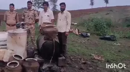 कुम्भराज: सानई गांव में मृगवास पुलिस ने कंजर के डेरों पर दी दबिश, 1000 लीटर अवैध शराब नष्ट की, उपकरण ज़ब्त