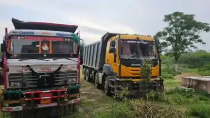 हमीरगढ़: पुलिस थाना मंगरोप ने अवैध बजरी परिवहन करते हुए दो डम्पर किए ज़ब्त