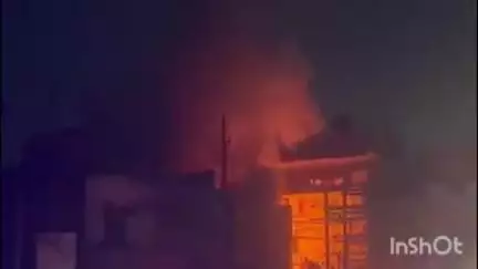 कोल: नौरंगाबाद में महाजन फोम हाउस में लगी भीषण आग, आग के कारण करीब ₹20 लाख का माल स्वाहा