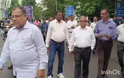 କଟକ ପୌରାଞ୍ଚଳ: ମଙ୍ଗଳାବାଗ ସ୍ଥିତ ଏସସିବି ମେଡିକାଲରେ ହାଇକୋର୍ଟ ଆଇନଜୀବୀ କମିଟି ପହଞ୍ଚି ସୋମବାର ତଦାରକ୍ କରିଥିଲେ।