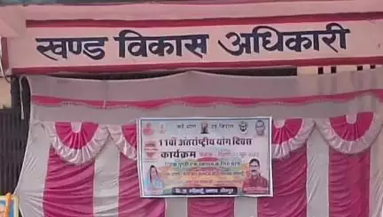 मड़ियाहू: बरसठी में खण्ड विकास अधिकारी वर्षा बंग ने किया वृक्षारोपण