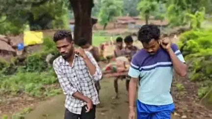 पाकरटांड: पाकरटांड के चुन्दीयारी गांव में 'खाट में सिस्टम' मामले पर डीसी सिमडेगा ने लिया संज्ञान, बीडीओ को दिए निर्देश