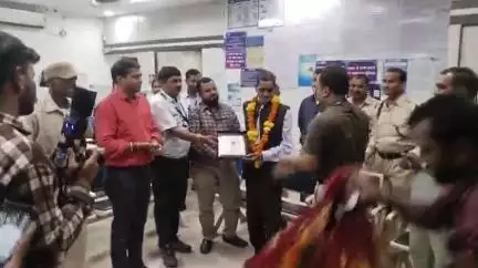 शुजालपुर: एसबीआई बैंक कर्मचारी एवं पूर्व सैनिक हरि सिंह राठौड़ का विदाई समारोह आयोजित, क्षेत्रवासियों ने किया स्वागत