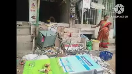గుంతకల్లు: తాడిపత్రి పట్టణంలో కిరాణా దుకాణాన్ని ధ్వంసం చేసిన గుర్తుతెలియని వ్యక్తులు, పోలీసులకు ఫిర్యాదు చేసిన బాధితుడు