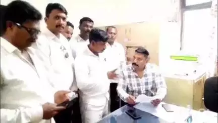 जळगाव जामोद: विद्यार्थ्यांसाठी बस सेवा तात्काळ सुरू करा; 'वंचित'च्या वतीने आगारप्रमुख जळगाव जामोद यांना निवेदन