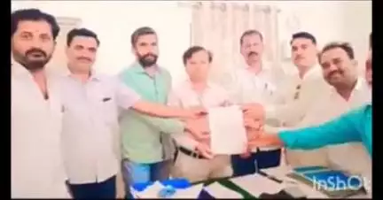 औसा: शेती सिंचनासाठी शेतकर्‍यांना 3 ऐवजी 2 शिफ्टमध्ये विद्युत पुरवठा करा; महावितरण अभियंताना सामाजिक कार्यकर्त्यांचे निवेदन