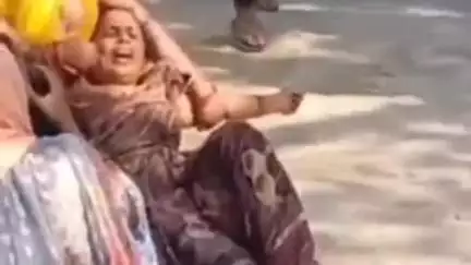 बांसगांव: हाटा बाजार के मुकेश चाइल्ड केयर क्लीनिक में पत्नी से इंजेक्शन लगवाने वाले अस्पताल संचालक को पुलिस ने किया छोड़