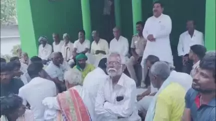 ಶೋರಾಪುರ: ನಗರದ ಕುಂಬಾರಪೇಟದಲ್ಲಿ ಪೊಲೀಸ್ ಇಲಾಖೆ ಮೊಹರಂ ಹಬ್ಬದ ಅಂಗವಾಗಿ ಶಾಂತಿ ಸಭೆ