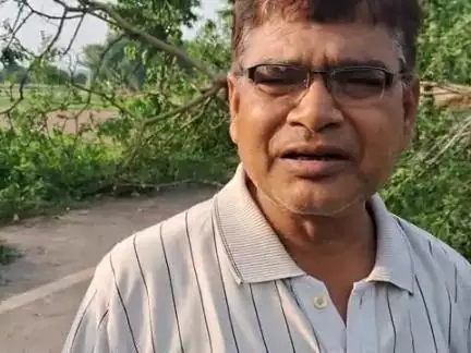 रोड जाम :यातायात बंद  ट्रक  बस की लम्बी कतार