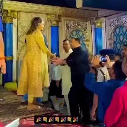 Khan Sir के रिसेप्शन में पहुंचे तेजस्वी यादव 
तेजस्वी यादव के कॉपी किया खान सर 
#khansir #patna #mahua #tejswiyadav