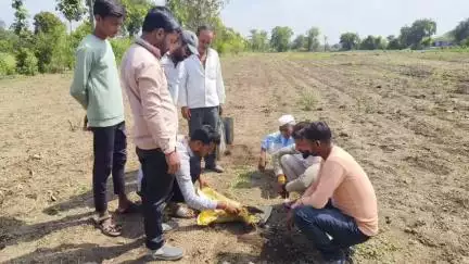 मेहकर: वरुडी येथे खरीप हंगाम पूर्व व माती परीक्षणासंदर्भात मार्गदर्शन