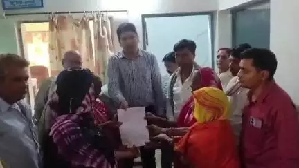 बड़वानी: नर्मदा बांध के डूब प्रभावितों का विरोध, बड़वानी में NVDA कार्यालय का 4 घंटे घेराव, मुआवजा न मिलने पर ज्ञापन