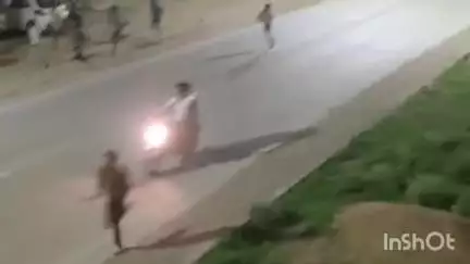 लखनपुर: लखनपुर नगर में दो गुटों के बीच हुई जमकर पत्थरबाजी की घटना का वीडियो आया सामने