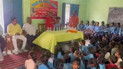 शारीरिक शिक्षक सीता शरण सिंह जी की विदाई पर आयोजित कार्यक्रम में समाजसेवी डा. आशुतोष कुमार मानव