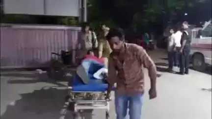 फिरोज़ाबाद: गांव वाघई के पास पुलिस ने लुटेरा गैंग के 4 बदमाशों को एनकाउंटर के दौरान दबोचा, एक बदमाश को लगी गोली