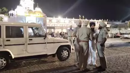 ਅੰਮ੍ਰਿਤਸਰ 2: ਦਰਬਾਰ ਸਾਹਿਬ ਦੇ ਬਾਹਰ ਗੁਟਕਾ ਸਾਹਿਬ ਦੀ ਹੋਈ ਬੇਅਦਬੀ ਮਾਮਲੇ ਚ ਪੁਲਿਸ ਨੇ ਇੱਕ ਵਿਅਕਤੀ ਨੂੰ ਕੀਤਾ ਗ੍ਰਫਤਾਰ ਏਡੀਸੀਪੀ ਨੇ ਦਿੱਤੀ ਜਾਣਕਾਰੀ