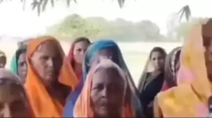 नौगढ़: ग्राम पंचायत करूआवल कला की कोटेदार पर 8 महीने से राशन न देने का महिला ने लगाया आरोप, वीडियो हुआ वायरल