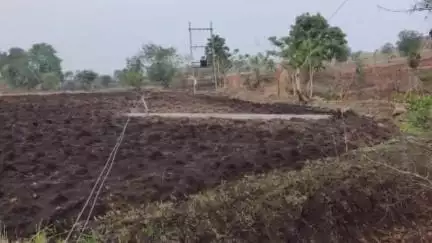 सेनगाव: हिवरखेडा परिसरात वादळी वाऱ्याने विद्युत पोल जमीनदोस्त,शेतकऱ्यांना मशागतीची कामे करताना अडचण #jansamasya
