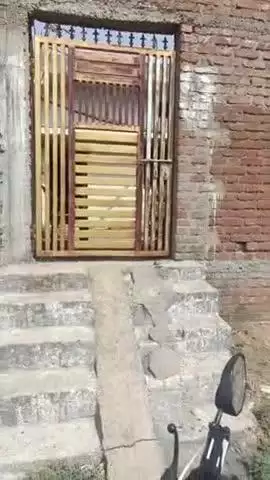 मुछवा टोला शनिदेव मंदिर के पीछे चोरी हुई जितिन पटेल मक्के मकान के घर में परिजन गए थे गामी में 2 दिन बाद आकरदेखने पूरे ता