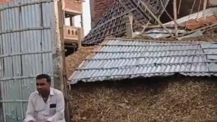 बनमा इटहरी: बनमा गांव में आंधी-तूफान से कई घर उड़े, भारी नुकसान