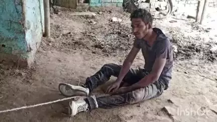 जमुई: शास्त्री कॉलोनी में चोरी के प्रयास में चोर को स्थानीय लोगों ने पकड़ा, बंधक बनाकर की पिटाई और पुलिस को सौंपा