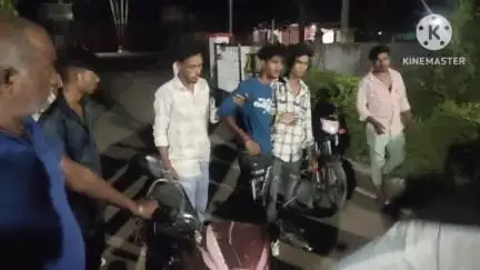 पंधाना: बोरगांव बुजुर्ग डोंगरगांव रोड पर दो बाइक की टक्कर में चार लोग घायल