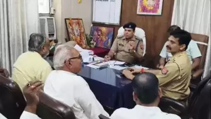 मैनपुरी: बकरीद के त्यौहार को देखते हुए सीओ ने कोतवाली में संभ्रांत लोगों के साथ की बैठक