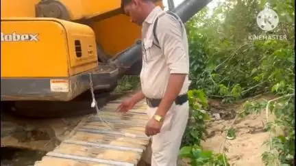करही गांव की महानदी से रेत उत्खनन करते 3 चेन माउंटेन को किया गया सील, खनिज विभाग और तहसीलदार की संयुक्त कार्रवाई