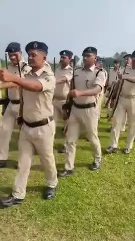 पुलिस कर्मियों को शारीरिक रूप से चुस्त दुरुस्त तथा अनुशासन बनाए रखने हेतु पुलिस केंद्र,#सुपौल में परेड का आयोजन किया गया