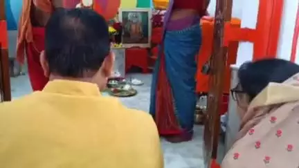 অমরপুর: ব্রহ্মচারী বাবা লোকনাথের ১৩৫ তম তিরোধান দিবসে স্বপরিবারে উদয়পুর লোকনাথ  মন্দিরে ঠাকুরের প্রার্থনা করে মন্ত্রী