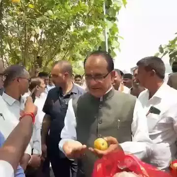 02/06/25 को K.V.K,PipraKoti में श्री शिवराज सिंह चौहान, मा० केन्द्रीय कृषि मंत्री, भारत सरकार द्वारा मर्चा धान पर चर्चा|