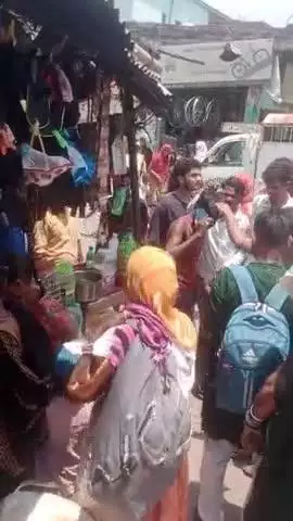 मोहनिया: मोहनिया बस स्टैंड पर दो युवकों के बीच जमकर हुई मारपीट, एक युवक का फटा सिर