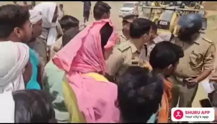 भाजपा सरकार ने बेलगांम अधिकारी फोर्स के साथ जबरदस्ती ठेकेदार को कब्जा दिल रहे बिना मुआवजा दिए किसान जमीन छिनान कहा का न्याय है