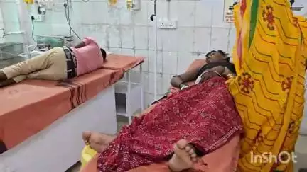 मिर्ज़ापुर: शादी समारोह से लौटते समय बाइक पर सवार तीन लोगों को फोर व्हीलर ने मारी टक्कर, तीनों घायल, ट्रामा सेंटर में इलाज जारी