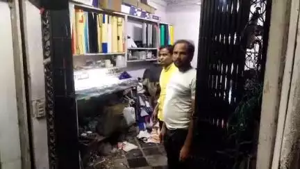 चित्तौड़गढ़: चित्तौड़गढ़ न्यू क्लॉथ मार्केट में नकाबपोश बदमाशों ने शीट कवर दुकान पर किया हमला, आग लगाने की कोशिश