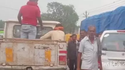मोहम्मदी: मोहम्मदी नगर के रोडवेज बस स्टॉप के पास तेज रफ्तार ट्रक ने पीछे से कार को मारी टक्कर