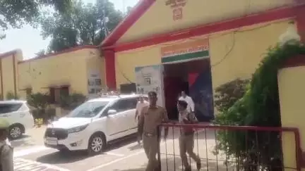 ललितपुर: जिला कारागार में बंद पूर्व सांसद को नियम विरुद्ध सुविधाएं देने के मामले में 3 जेल कर्मियों को किया गया निलंबित