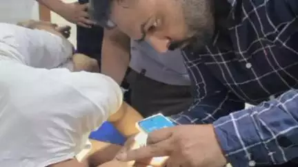 मऊ: बड़ी कम्हरिया इलाके में बाइक से जा रहे दो युवकों को कार ने मारी टक्कर, दोनों युवक जिला अस्पताल में भर्ती