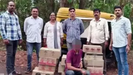 रत्नागिरी: परटवणे येथे रिक्षातून अवैध मद्य वाहतूक करणाऱ्या रिक्षाचालकाला स्थानिक गुन्हे शाखेने केली अटक