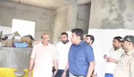 नौगढ़: जिलाधिकारी ने कलेक्ट्रेट में निर्माणाधीन लाइब्रेरी का किया औचक निरीक्षण